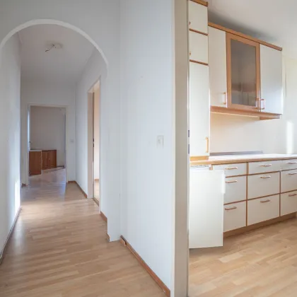 Lichtdurchflutete Wohnung im 7. Stock mit Loggia - Nähe AVL - Bild 3