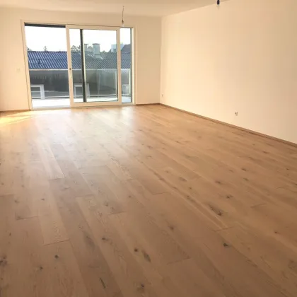 Moderne Anlegerwohnung mit Loggia und Tiefgaragenplatz - Bild 2