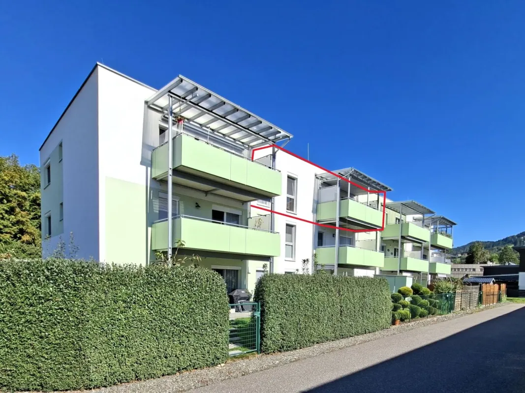 Neuwertige 2-Zimmer-Eigentumswohnung mit Südbalkon, Lift und Carport - Bild 1
