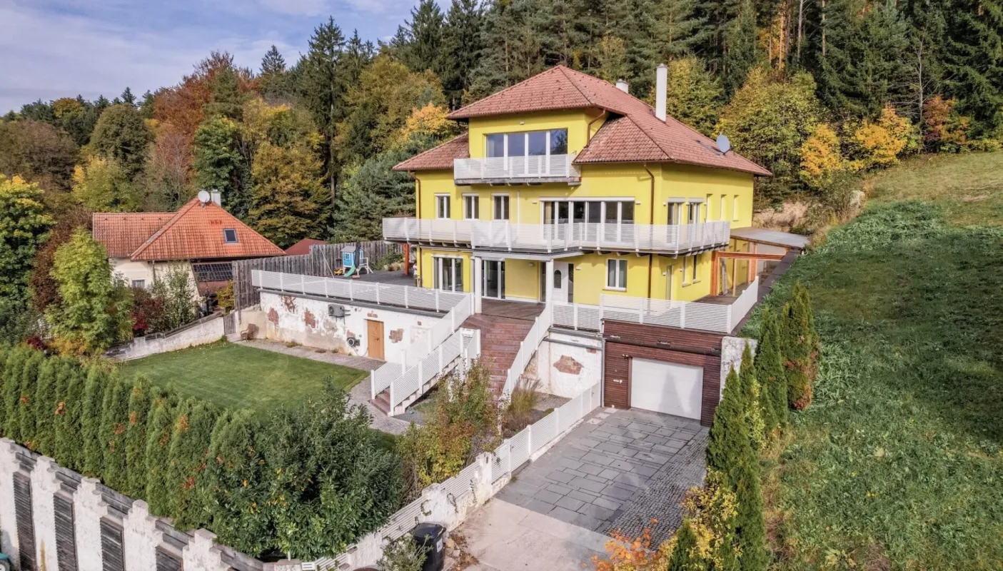 Exklusives Familienanwesen in absoluter Ruhelage - 473 m2 Wohnkomfort mit Pool, Wintergarten & großem Gartenparadies - Bild 1