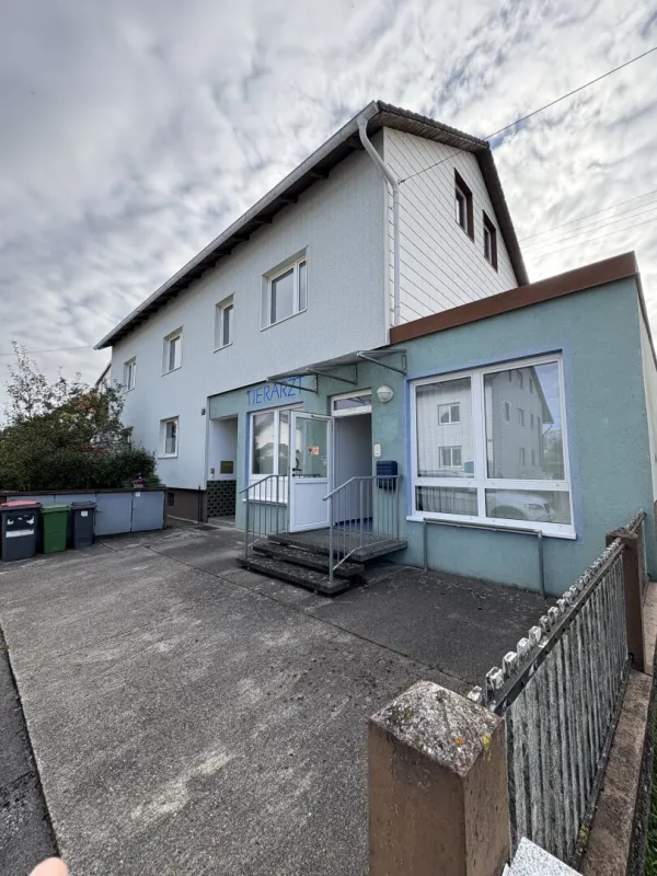 Vielfältiges Wohn- und Nutzungspotenzial in Traun – Ein- oder Mehrfamilienhaus mit Geschäftslokal und Garten - Bild 1