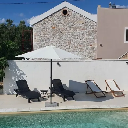 Charmantes, renoviertes Steinhaus mit Pool & Meerblick, nur 60m vom Meer - Bild 2