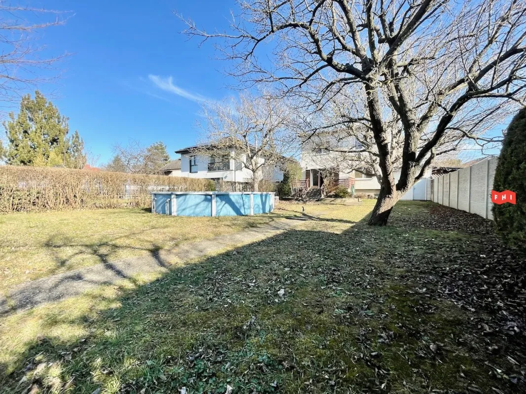 Großzügiges 985m² Baugrundstück mit ca. 150m² Einfamilienhaus mit Terrasse u. Garage in wunderschöner Lage Nähe Mühlwasser - Bild 1