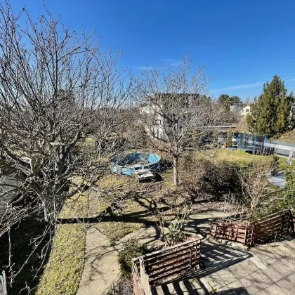 Großzügiges 985m² Baugrundstück mit ca. 150m² Einfamilienhaus mit Terrasse u. Garage in wunderschöner Lage Nähe Mühlwasser - Bild 2