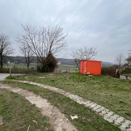 Südseitiger Baugrund in Toplage – sonniges Grundstück mit Fernblick, Potenzial & genehmigtem Bauprojekt - Bild 2