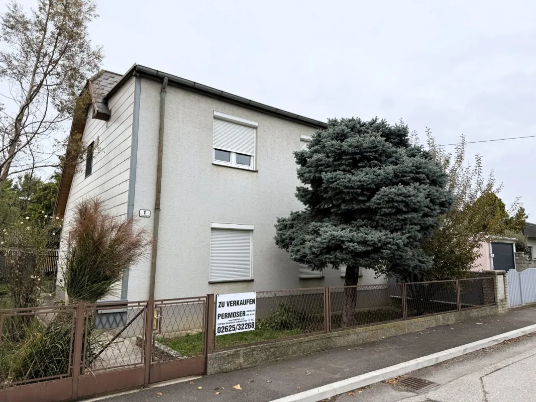 teilsaniertes Wohnhaus mit 2 Wohneinheiten in attraktiver Lage und hervorragender Infrastruktur - Bild 1