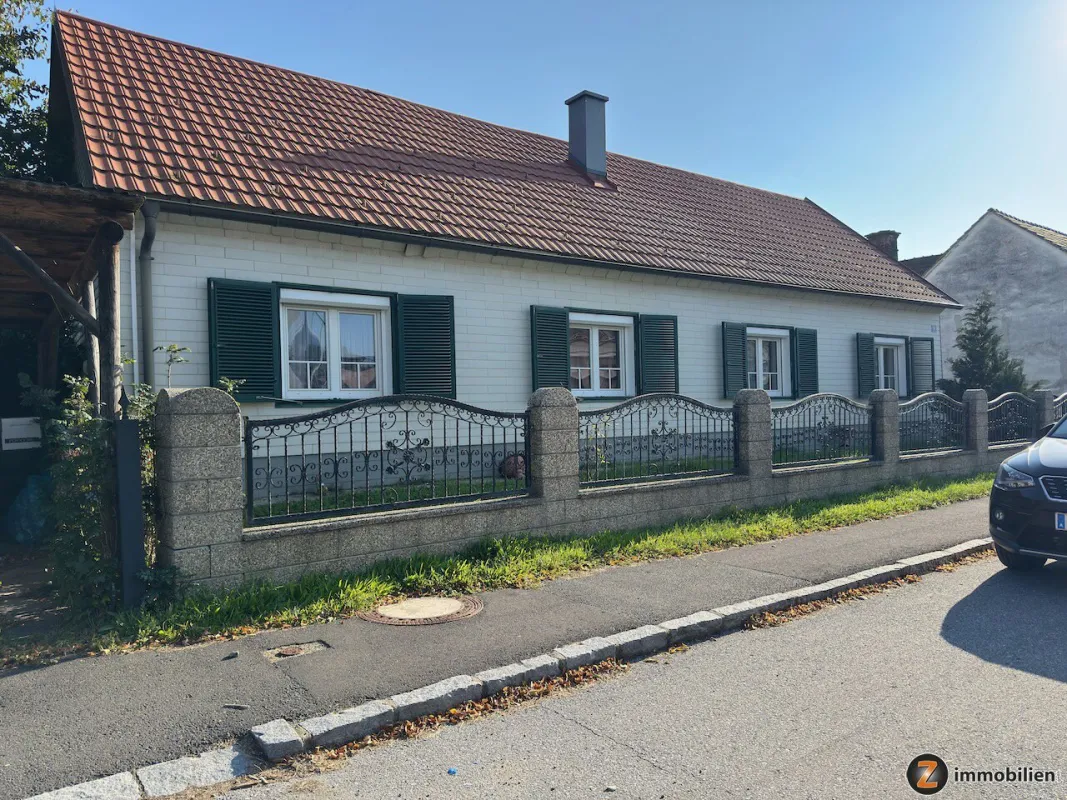 Sanierungsbedürftiges Haus mit Nebengebäuden - Bild 1