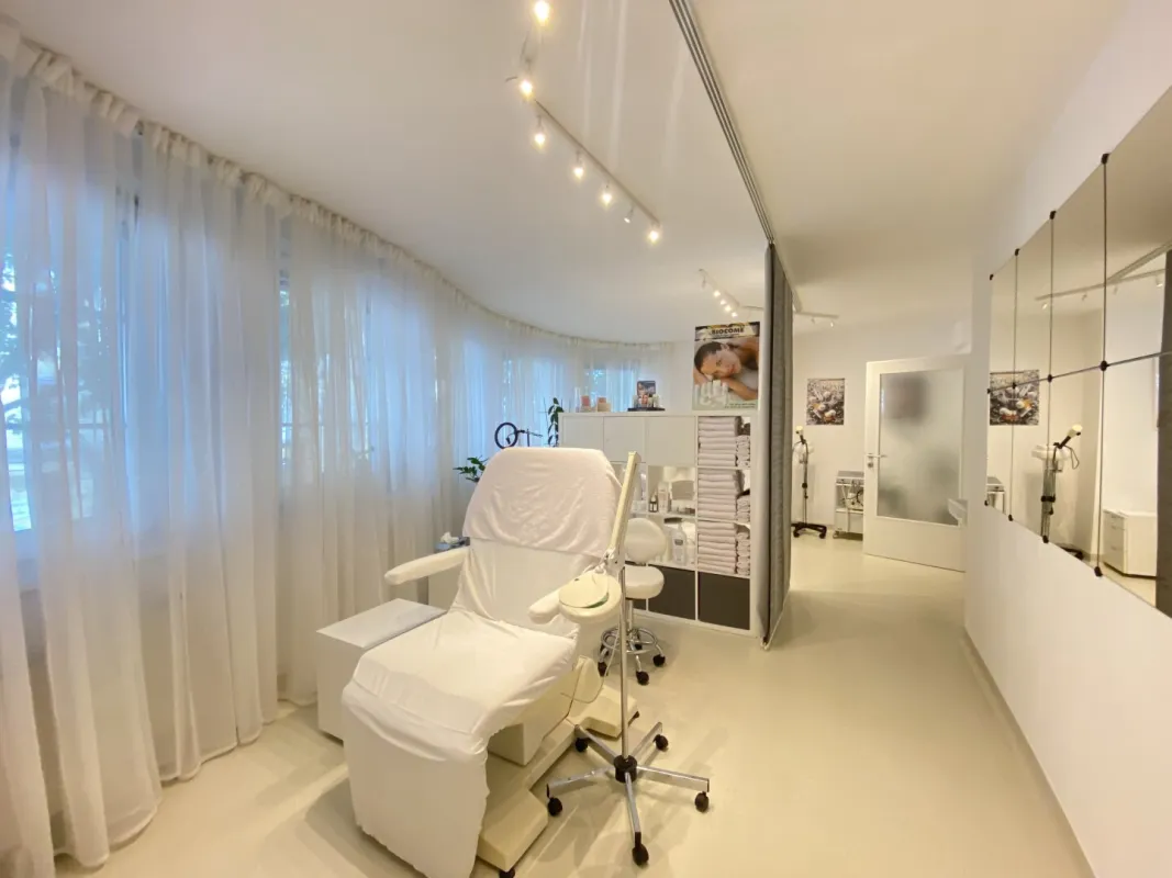 BÜRO oder ORDINATION + U3 Nähe + ca. 100m² TERRASSE + PERFEKTE Lage + SUPER Infrastruktur! - Bild 1