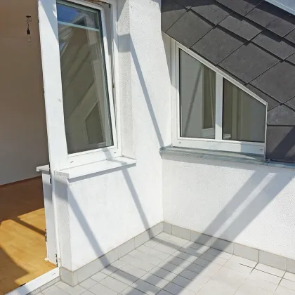 Schöne 3-Zimmer Wohnung mit Tiefgaragenplatz in Mittertreffling (kein Lift) - Bild 2