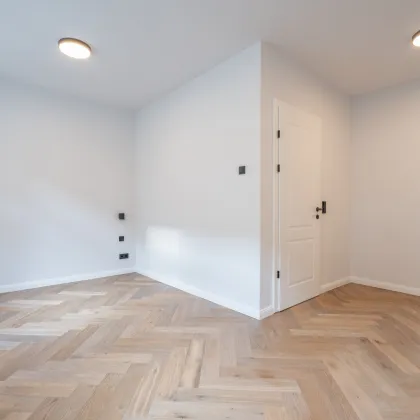 Stilvoll wohnen mit Grünblick – sanierter 2-Zimmer-Altbau mit Balkon in ruhiger Lage - Bild 3