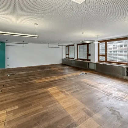 Historisches Ambiente in der Alte Börse | noch unsaniertes Büro im DG - Bild 3