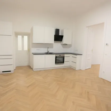 Topsanierte, helle 2-Zimmer-Altbauwohnung mit Balkon am Reumannplatz - Bild 3