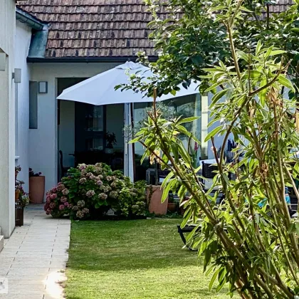 PRIVATSPHÄRE, TRADITION & GROSSES ERWEITERUNGSPOTENTIAL /// MODERN SANIERTES WINZERHAUS MIT UNEINSEHBAREM ATRIUMGARTEN - Bild 2