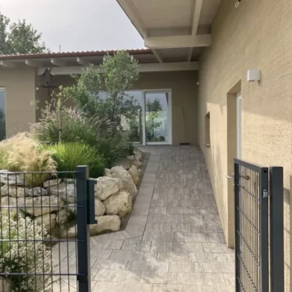 TRAUMHAFTER BUNGALOW MIT SEEBLICK! ERSTBEZUG! - Bild 2
