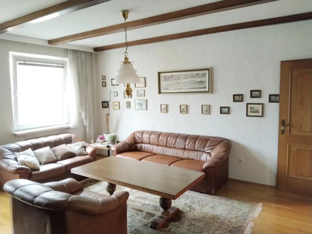 Ihre Chance: Günstige Familienwohnung mit Loggia und großem Potenzial in Linz-Kleinmünchen! - Bild 1