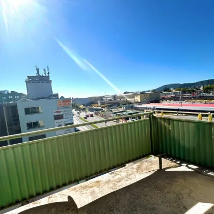 HIGHLIGHT I MODERNE DUSCHE I TOP-AUSGESTATTETE KÜCHE I ZENTRAL & NÄHE BAHNHOF I 4. STOCK MIT LIFT I RENOVIERT I HAUSTIERE WILLKOMMEN I STILVOLLES WOHNEN I DURCHDACHTER GRUNDRISS I PROJEKT WOHNEN - Bild 2