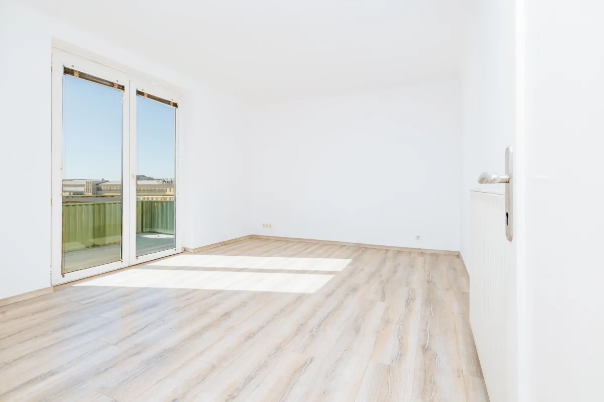 HIGHLIGHT I MODERNE DUSCHE I TOP-AUSGESTATTETE KÜCHE I ZENTRAL & NÄHE BAHNHOF I 4. STOCK MIT LIFT I RENOVIERT I HAUSTIERE WILLKOMMEN I STILVOLLES WOHNEN I DURCHDACHTER GRUNDRISS I PROJEKT WOHNEN - Bild 1