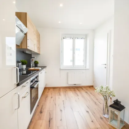 *WOW* I TOP SANIERT I DUSCHE I DESIGNER-KÜCHE I BAHNHOFNÄHE I LETZTER STOCK MIT LIFT I HAUSTIERE WILLKOMMEN I SEHR MODERN I TOP GRUNDRISS I - Bild 2