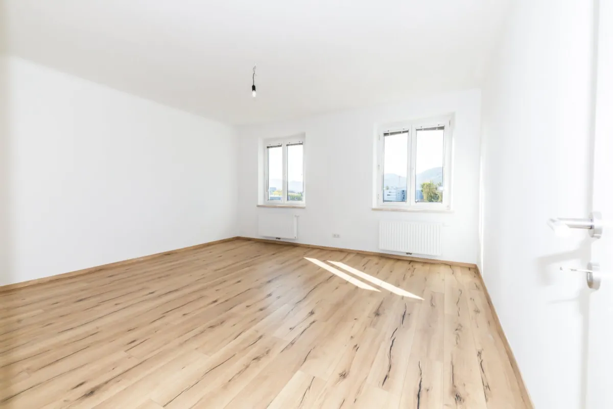 *WOW* I TOP SANIERT I DUSCHE I DESIGNER-KÜCHE I BAHNHOFNÄHE I LETZTER STOCK MIT LIFT I HAUSTIERE WILLKOMMEN I SEHR MODERN I TOP GRUNDRISS I - Bild 1