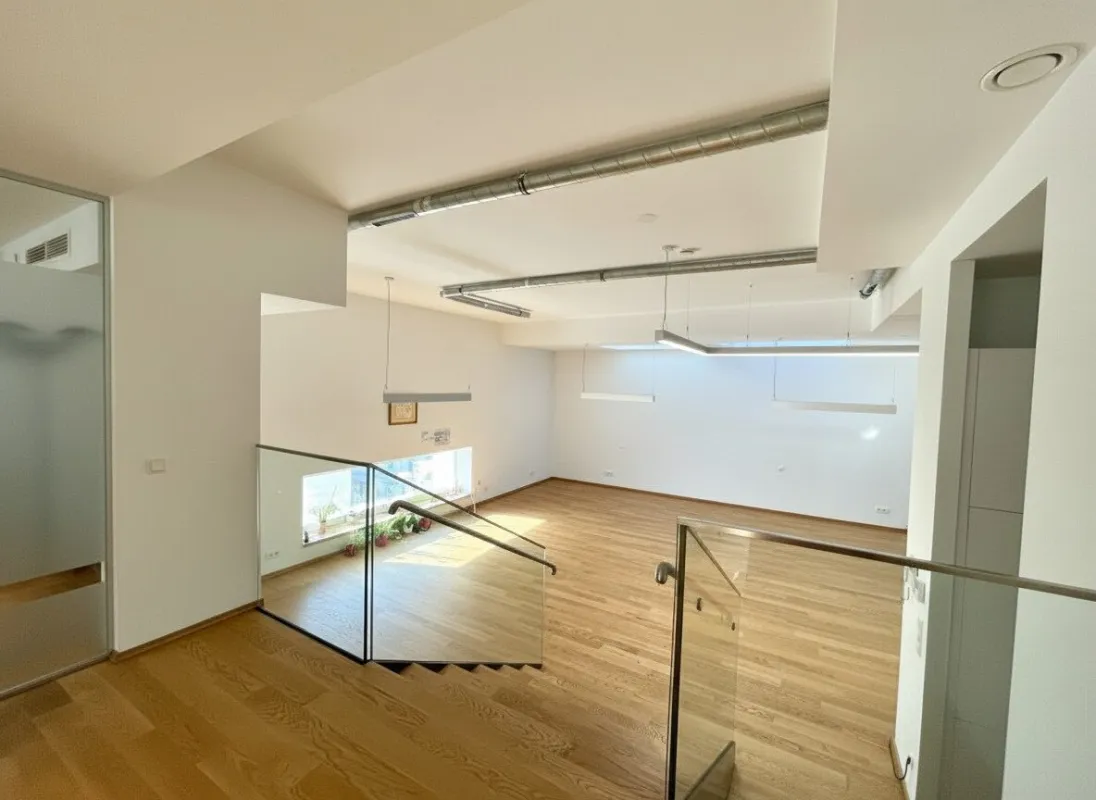 Repräsentatives Büro im Palais – Stil trifft Moderne auf 198m² - Bild 1