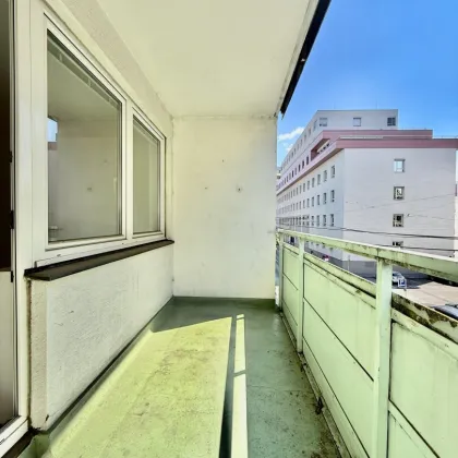 LOGGIA I SEHR RUHIG I DIREKT AN DER TU GRAZ I SEHR HELL I INNENSTADT LAGE I LICHTDURCHFLUTET I 2. STOCK MIT LIFT I PROJEKT WOHNEN I - Bild 2