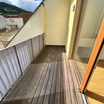 Dachgeschoss-Maisonette mit Balkon & Hauptplatzblick - Bild 2