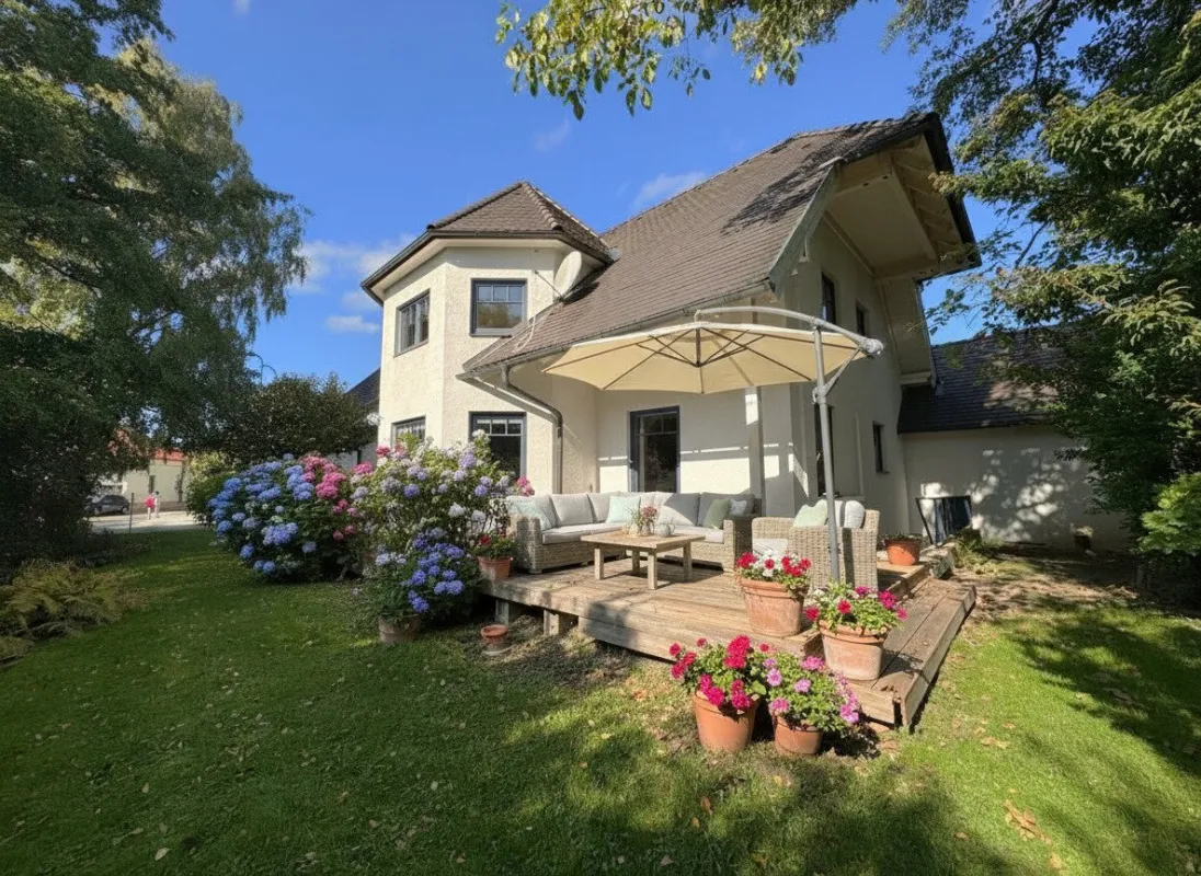 NEU! Traumhaftes Einfamilienhaus mit Gartenparadies & Bachlauf! Wohnen in Neunkirchens Bestlage! - Bild 1