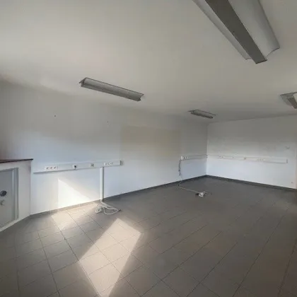 Neusiedl am See - modernes, großzügiges Bürogebäude mit Halle und Parkplatz - Bild 3