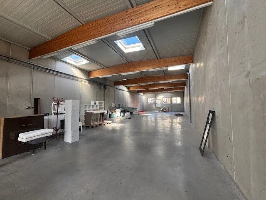 Neusiedl am See - modernes, großzügiges Bürogebäude mit Halle und Parkplatz - Bild 1