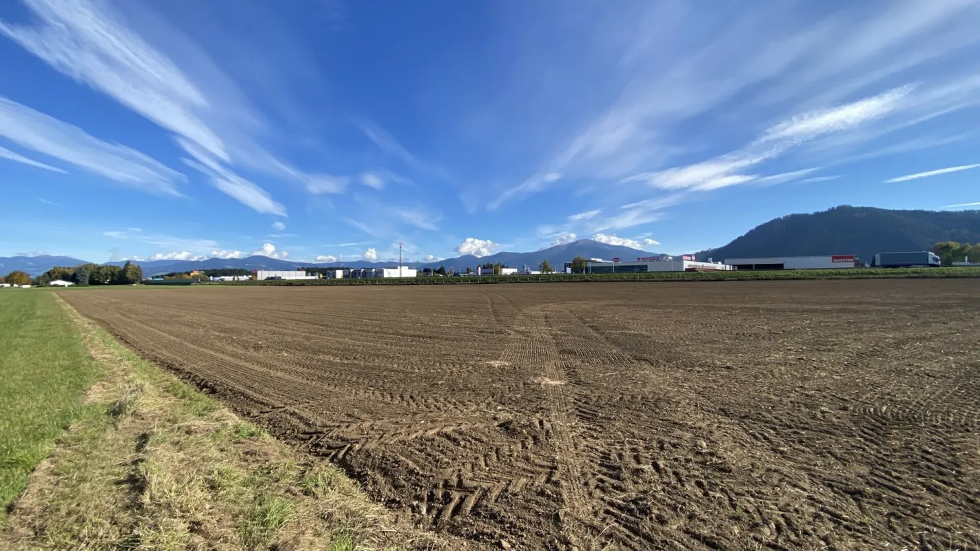 Gewerbegrundstück mit der Top-Lage an der S36 gegenüber Arena am Waldfeld – ideale Voraussetzungen für Ihr Unternehmensprojekt - Bild 1