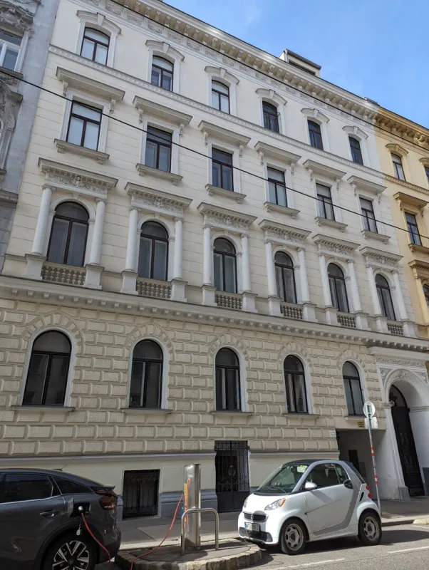 *PROVISIONSFREI* Renovierungsbedürftige Souterrain-Geschäftsfläche in bester Lage des 7. Bezirks | Altbau-Schmuckstück | Direkt vom Eigentümer - Bild 1