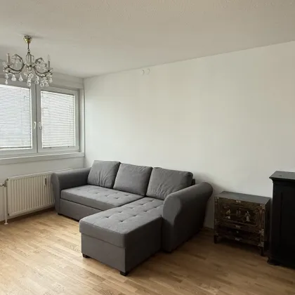 Teilmöblierte 3 Zimmer mit Klima und verglaster Loggia ***** spektakulärer Weitblick + optionaler Garagenstellplatz ***** - Bild 3