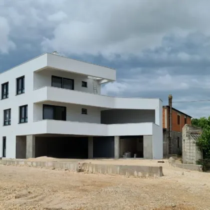 Moderne Erdgeschosswohnung mit Garten, erste Reihe zum Meer - Bild 2