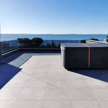 Luxuriöses Neubau-Penthouse mit Dachterrasse, Jacuzzi, Meerblick und Gemeinschaftspool - Bild 3