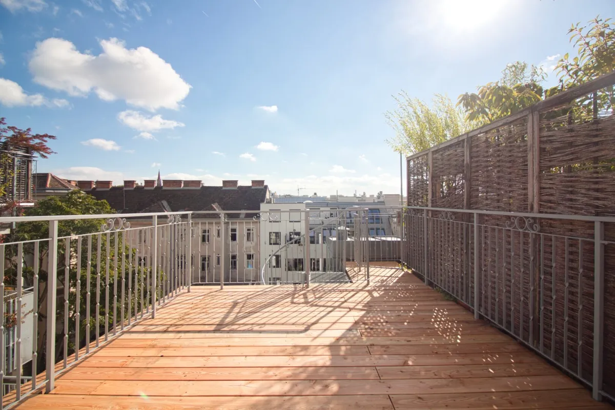 ERSTBEZUG | in 2005 ausgebautem DG | Terrasse auf Wohnebene und Dachterrasse mit Blick auf Gloriette | Klimaanlage - Bild 1