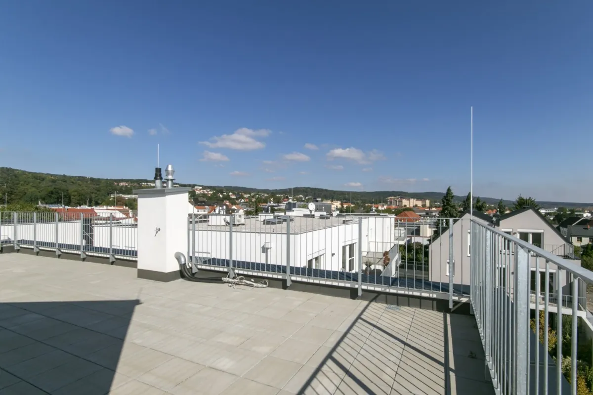 Moderne mehrgeschoßige Wohnung mit großer Dachterrasse - Bild 1