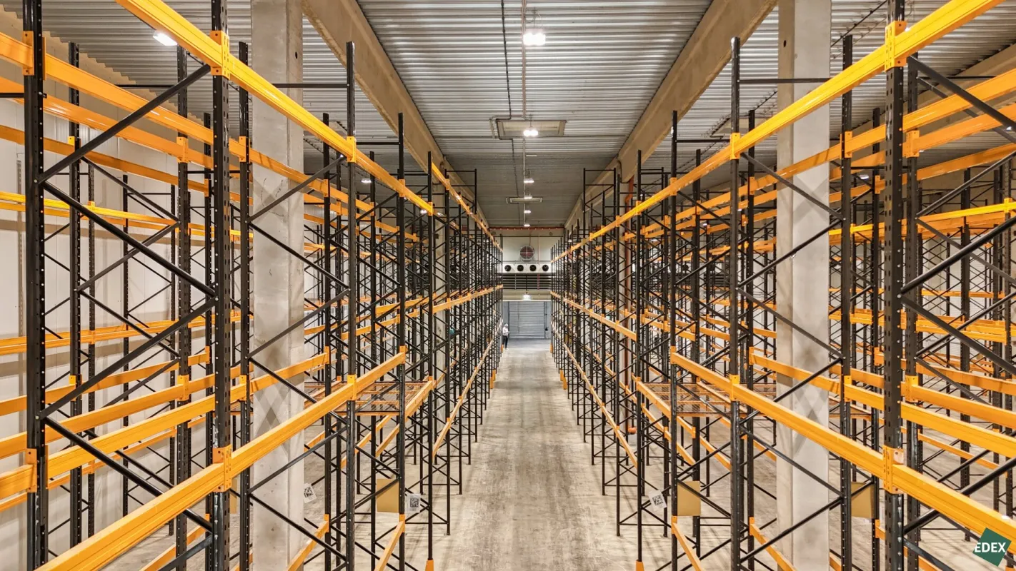 Modernes Regallager (9,5m RH) an der S33 - Bild 1