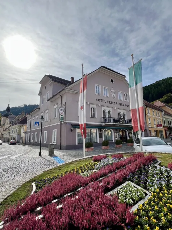 Hotel Friesacherhof - Hauptplatz Friesach - Bild 1