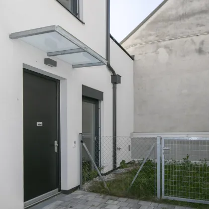 ERSTBEZUG: Innenstadtreihenhaus mit 2 Terrassen und Garten - Bild 3