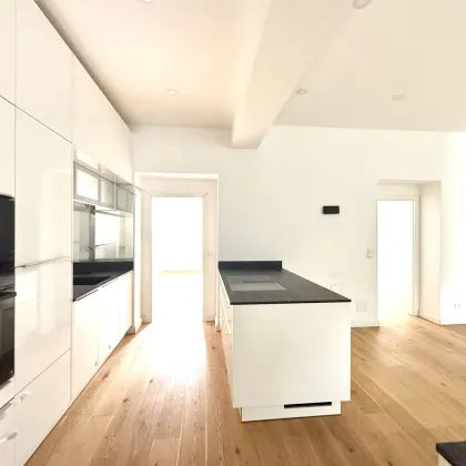 NÄHE OBKIRCHERGASSE: Sonnige, hochwertig sanierte Altbauwohnung I Kochinsel & Fußbodenheizung I Kamin I großzügiges & helles Badezimmer I Sonnenschutz - Bild 3