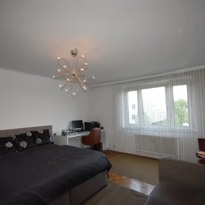 "ANDRÄVIERTEL - Möbliertes großes ZIMMER in WG-Wohnung mit kleinem Balkon im Innenhof" - Bild 2