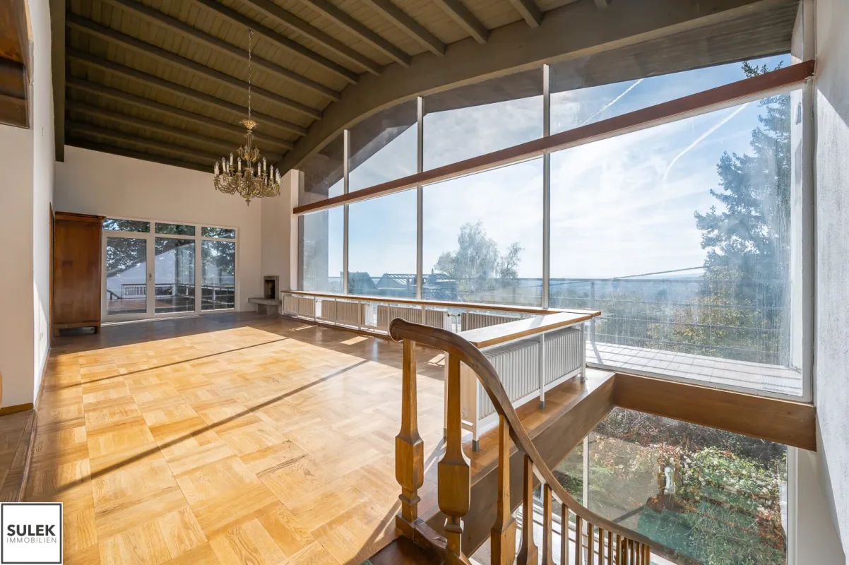 Erstbezug nach Sanierung: Großes Einfamilienhaus in einzigartiger Lage mit Weitblick und vielen Zimmern, Blick ins Grüne und in absoluter Ruhelage - Bild 1