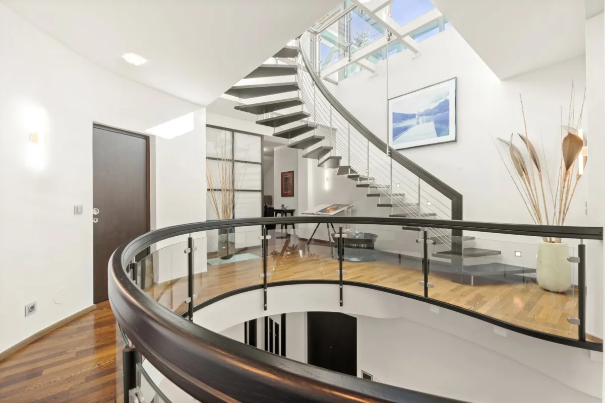 Stadtjuwel über Klagenfurt - Penthouse über drei Ebenen mit Weitblick - Bild 1