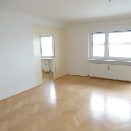 Wunderbare Aussicht! Sehr schön sanierte 4 Zimmer-Küche Wohnung Nähe LKH! - Bild 3