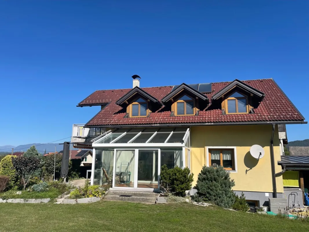 Sonniger Wohntraum mit reichlich Platz in herrlicher Aussichtslage! - Bild 1