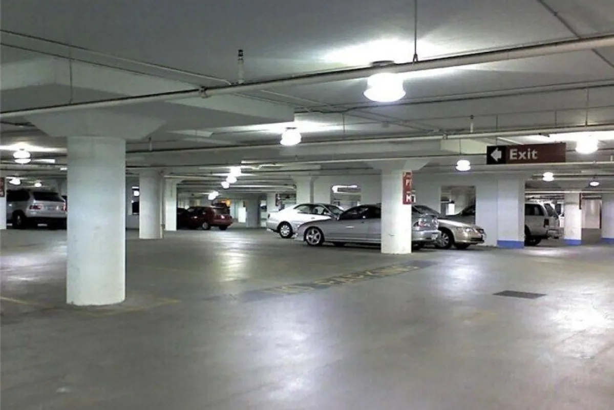 Garagenplatz in zentraler Lage – Apollogasse 3, 1070 Wien - Bild 1