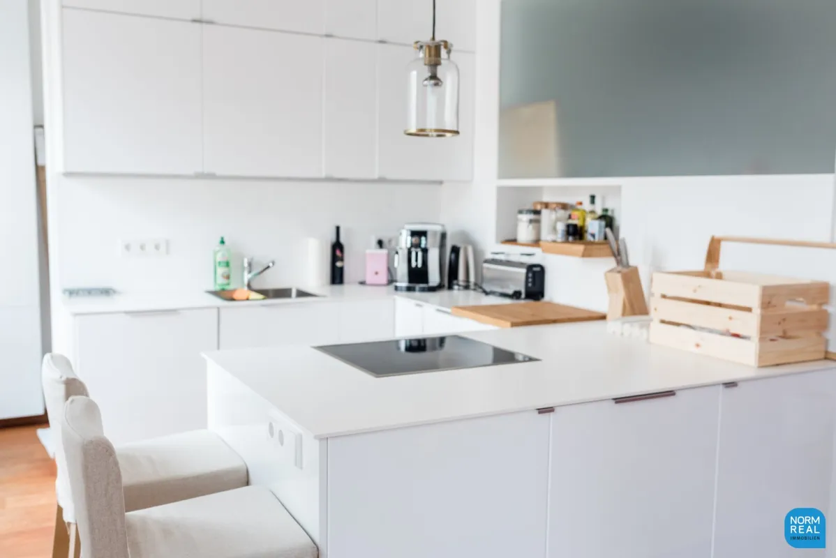 Komplett möblierte Dachgeschosswohnung mit Terrasse - Bild 1