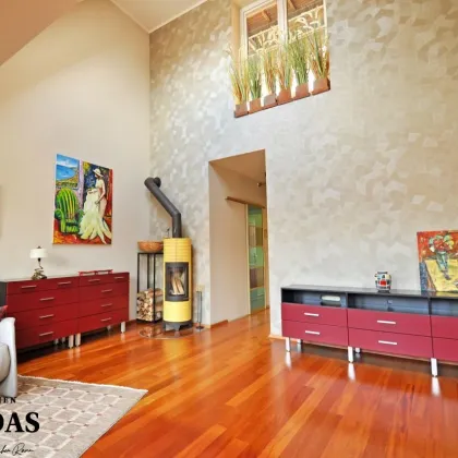 Elegante Dachgeschoss-Maisonette mit offenem Charakter, Südterrasse und Wintergarten - Bild 2