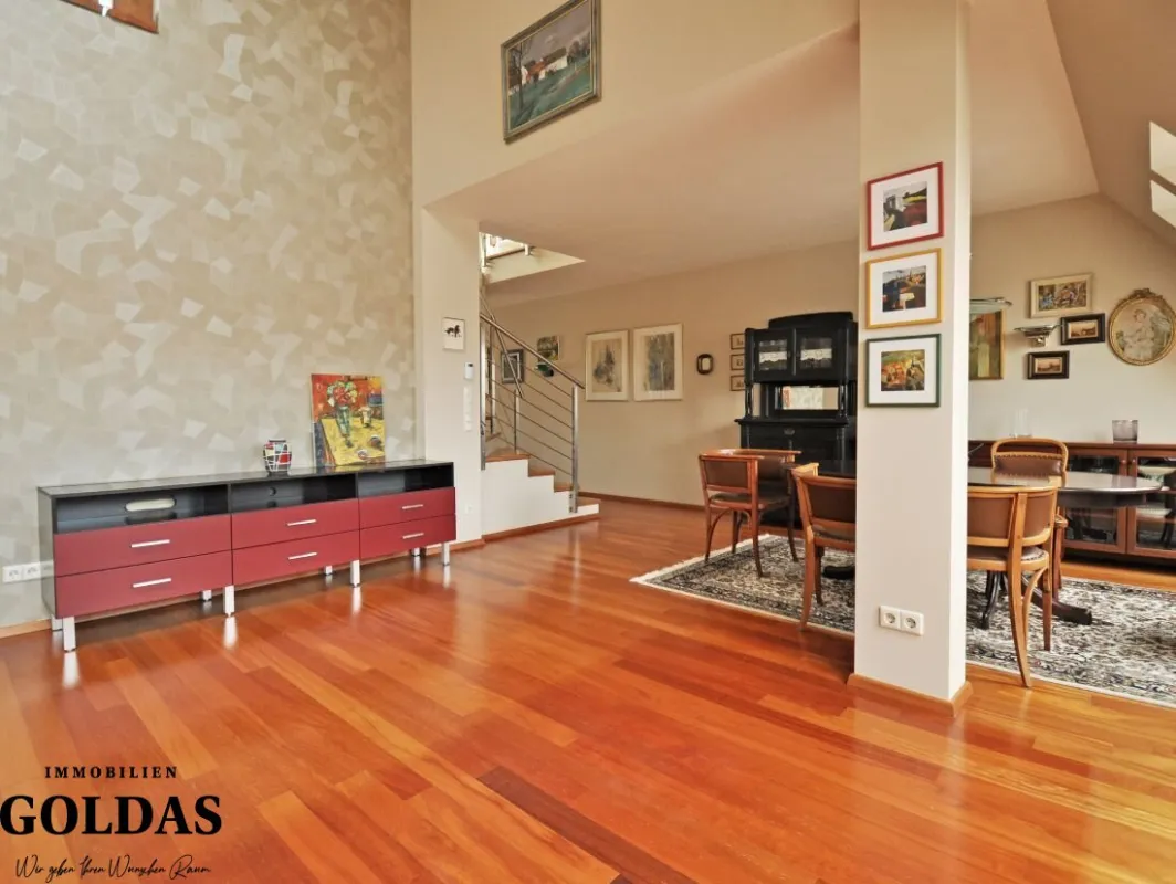 Elegante Dachgeschoss-Maisonette mit offenem Charakter, Südterrasse und Wintergarten - Bild 1