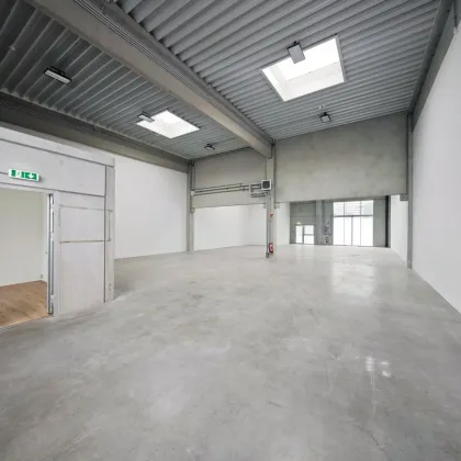 Beidseitig andienbare Lager- und Produktionshalle (ca. 286 m²) mit Büro- und Aufenthaltsräumen - Bild 3